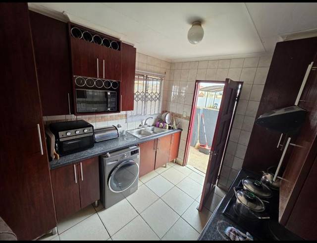 3 BEDROOM HOUSE FOR SALE IN THE ORCHARDS